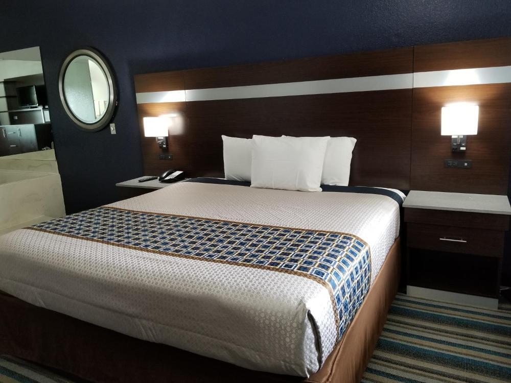 King Suite with Spa Bath interior